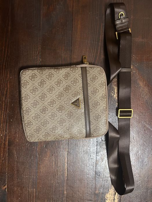 сумка чоловіча guess бежевого кольору