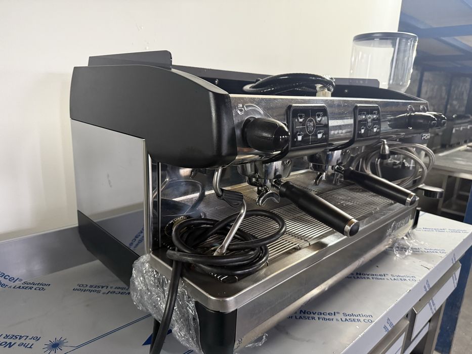 Maquina de café M24 La cimbal  muito muito nova .