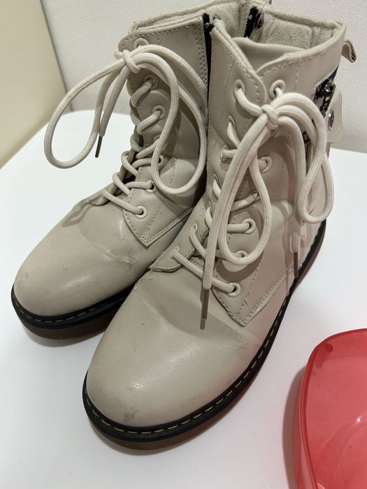 Віддам безкоштовно чоботи на суху погоду і ваночки для манікюру