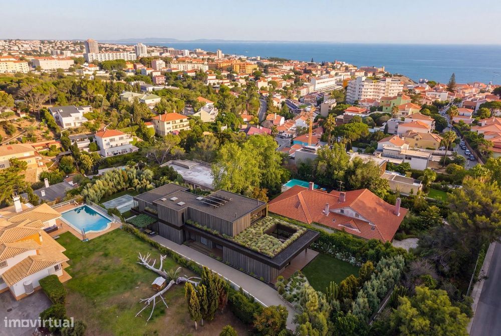 Detached House in Estoril with T6 Project Located 750 Meters from the Sea