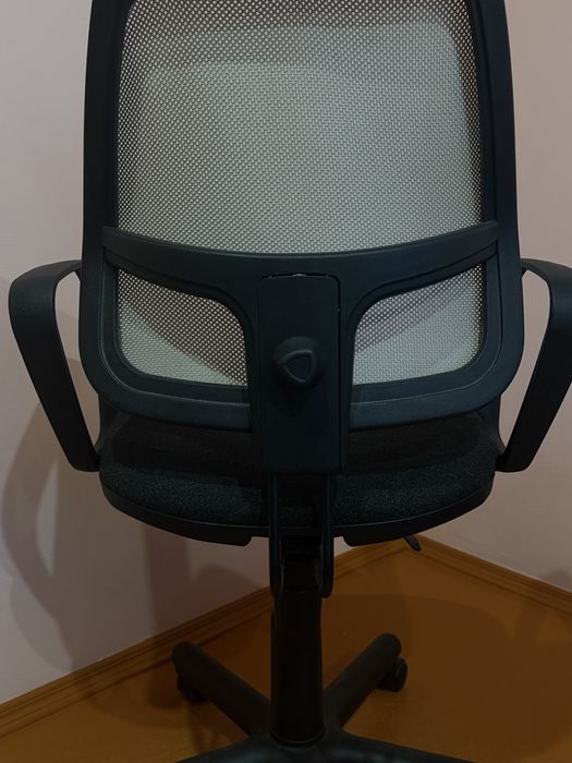 Продаю крісло для роботи/навчання