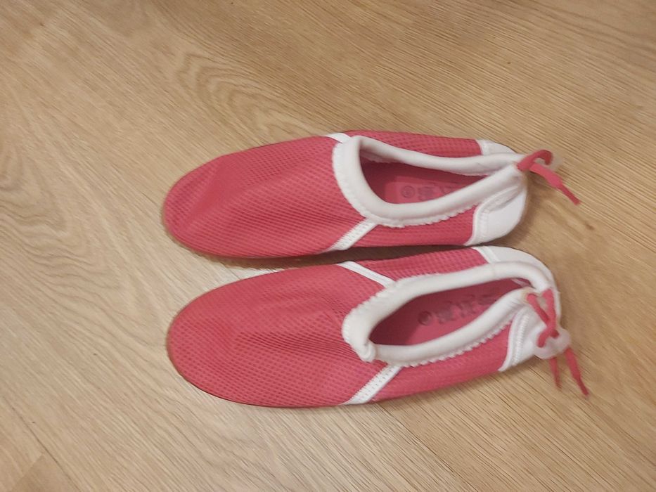 Buty sportowe/domowe/do ogrodu, kapcie, mokasyny, 39 rozmiar