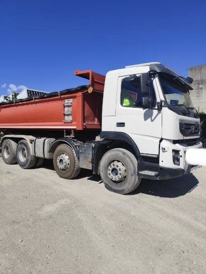 Volvo FMX 8x4 com Bascula