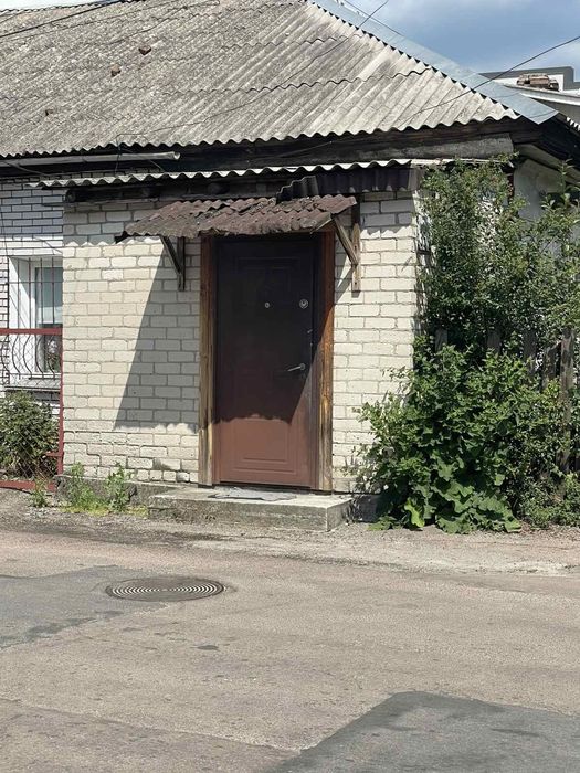 Здається фасадна частина будинку р-н Сінного ринку під склад без зручностей