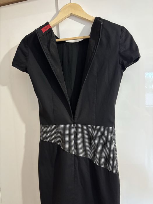 Hugo Boss-czarna sukienka