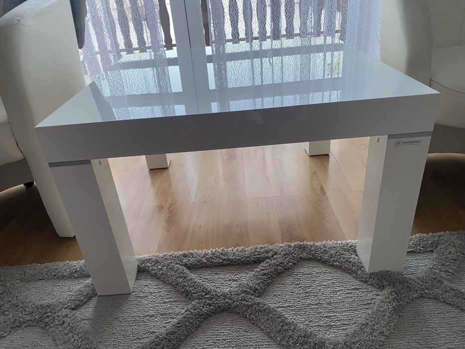 Stolik salonowy bialy z polyskiem