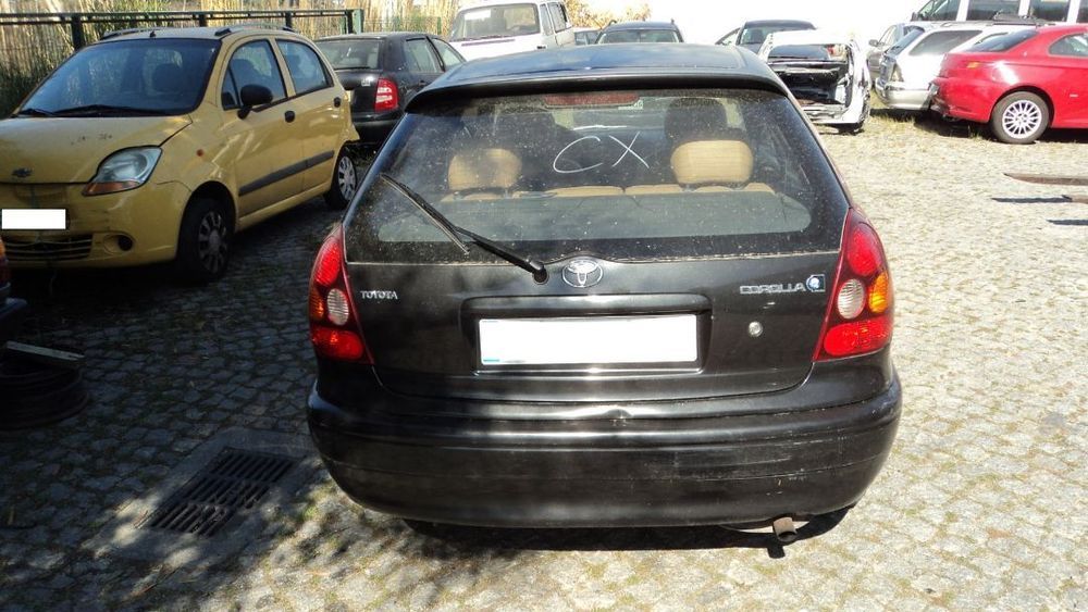 Toyota Corolla E11 1.6 3P 2001 - Para Peças