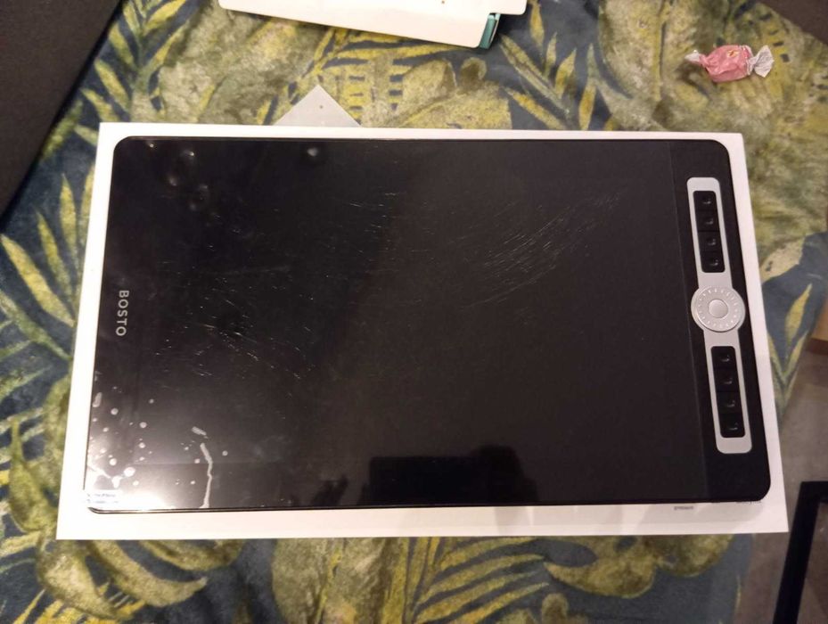 Sprzedam table graficzny 16 Hd T pro. Nowy mało używany