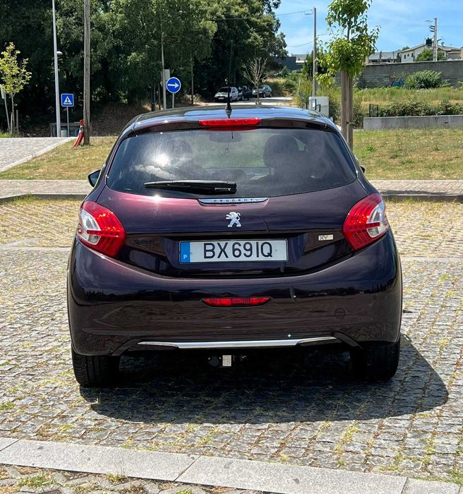 PEUGEOT 208  Full Extras