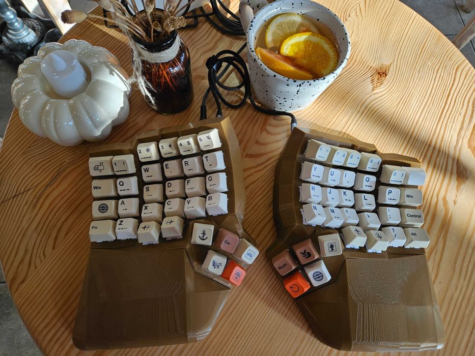 Спліт клавіатура Dactyl Manuform_є hotswap, підтримує Vial