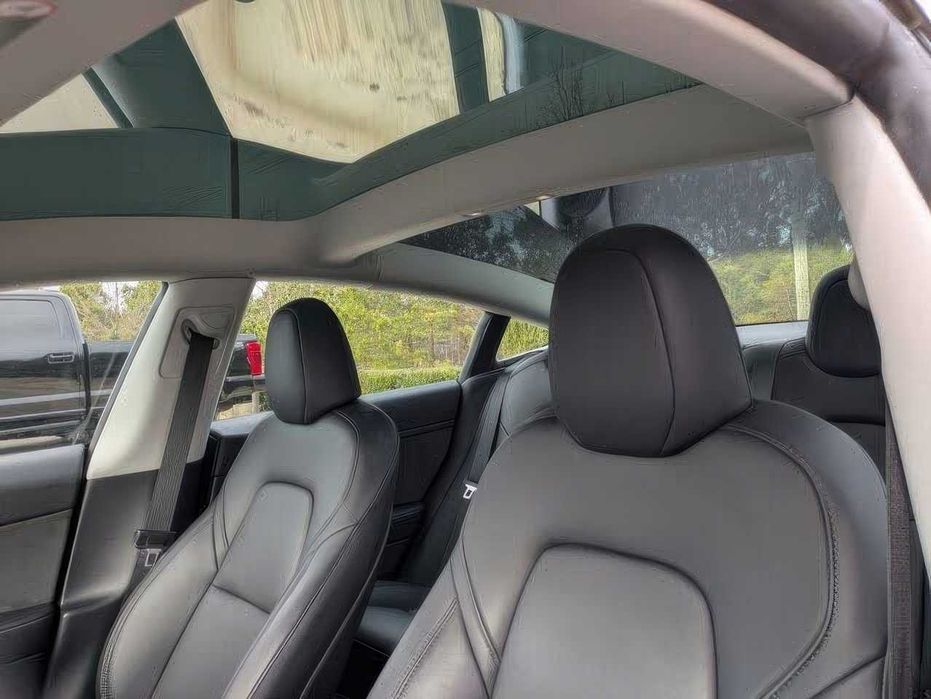 Tesla Model 3      2023