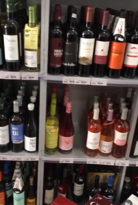 PRATELEIRAS PARA SUPERMERCADO EM MADEIRA - GARRAFEIRA