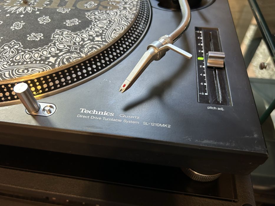 Iconico gira discos Technics SL-1210 MK2 – muito bom Estado