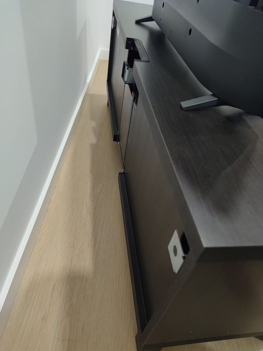 Móvel TV IKEA com pés