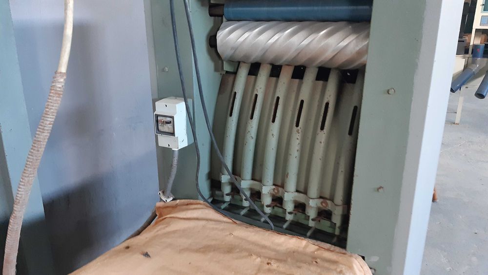 Máquina de passar rolhas para 6 postos.