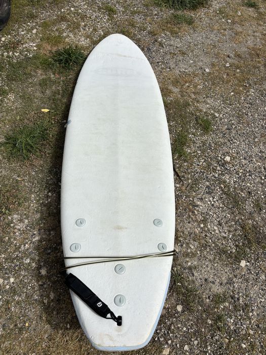 Softboard 6,4 + leash e quilhas novas