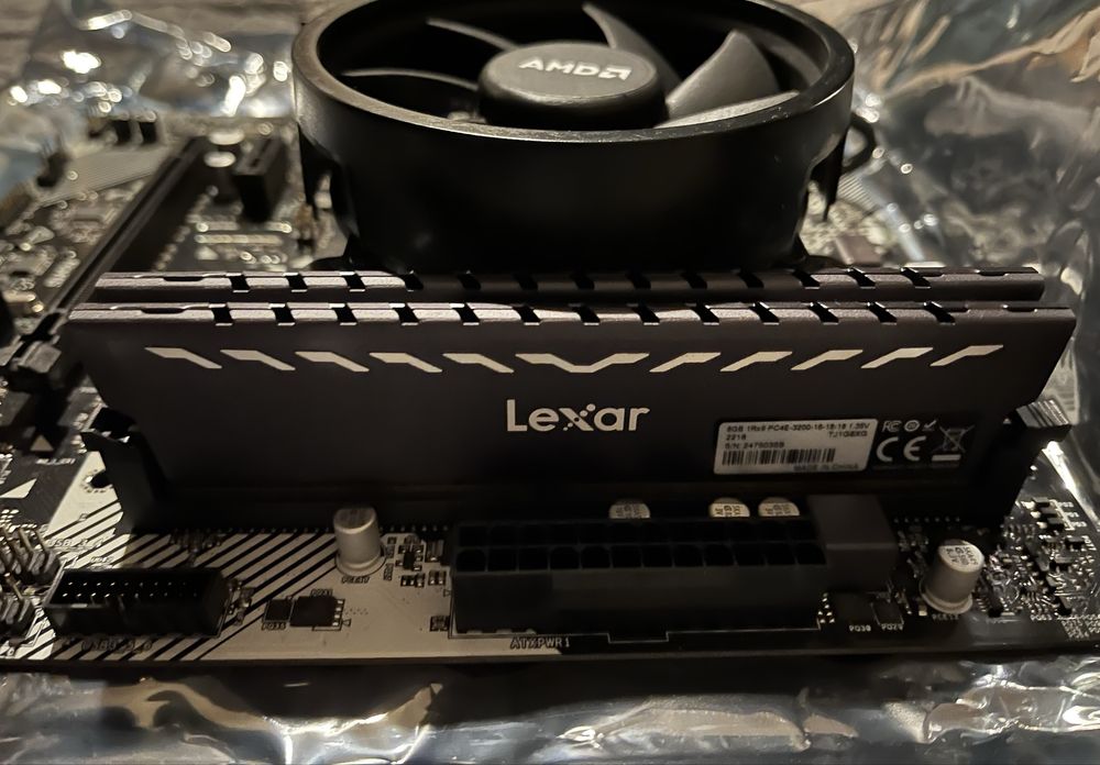 Zestaw - płyta główna, procesor, chłodzenie, ramy, dysk i zasilacz