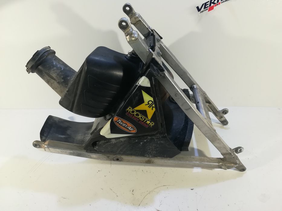 Stelaż subrama zadupek airbox  obudowa filtra powietrza Suzuki rmz 10r