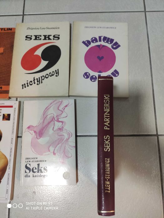 Zestaw ośmiu ksiazek