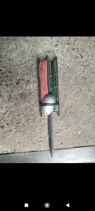 Донка з кормушкою на 6 гачків та пружиною