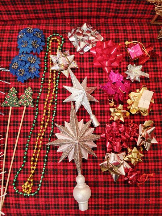 Новорічні прикраси, мішура, статуетки, фігурки – подарунки - Новий рік