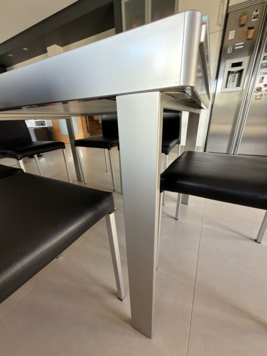 Vendo mesa em vidro trmperado + cadeiras