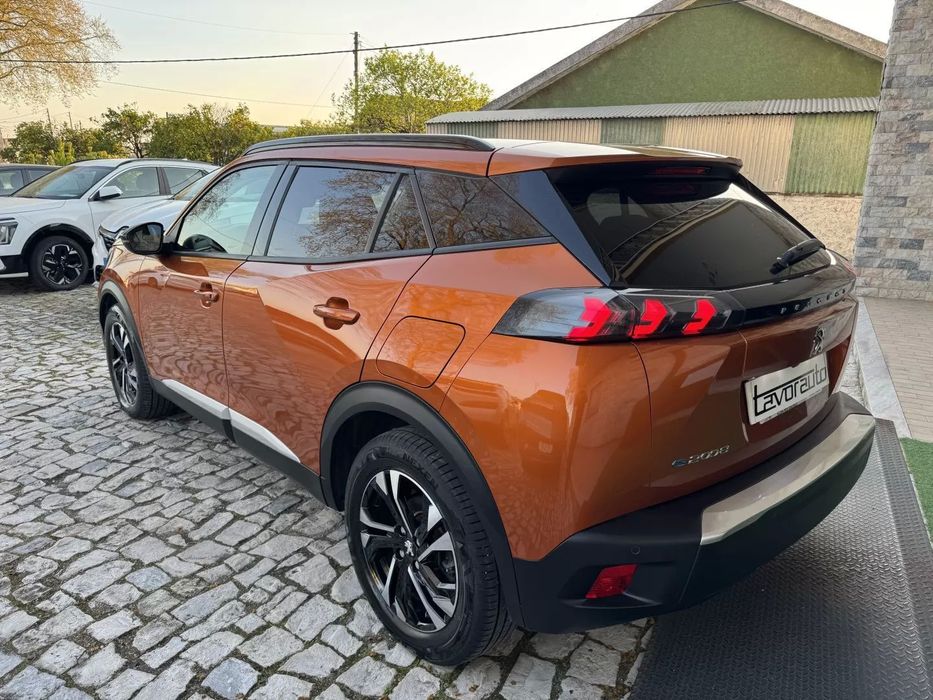 Peugeot e-2008 50 kWh Allure
