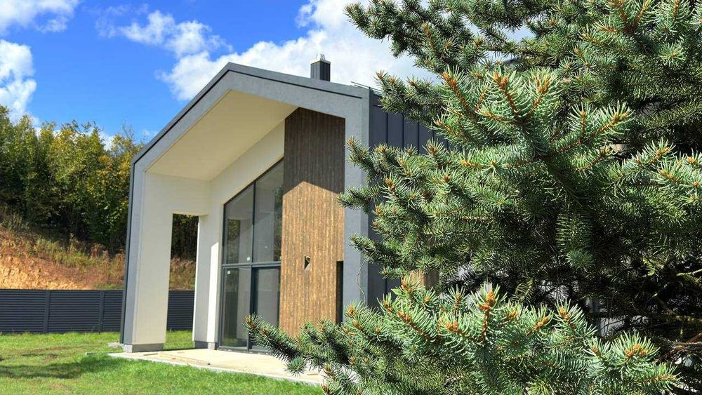 Просторий будинок, котедж в КМ