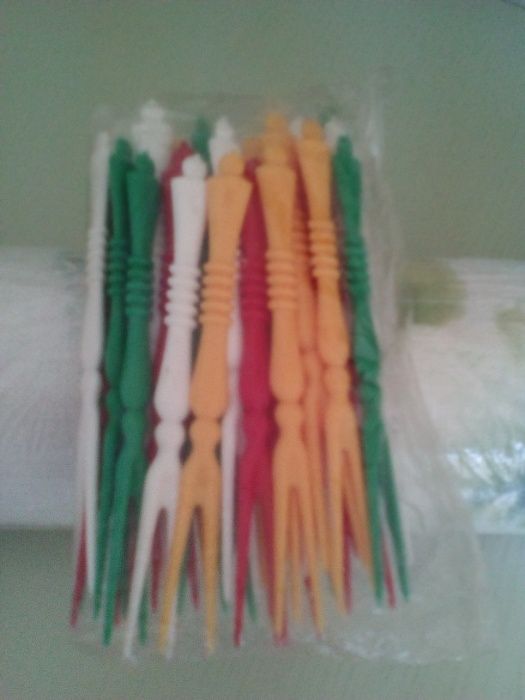 Продам шпажки (вилки) для бутербродов канапок оливок (36 штук).