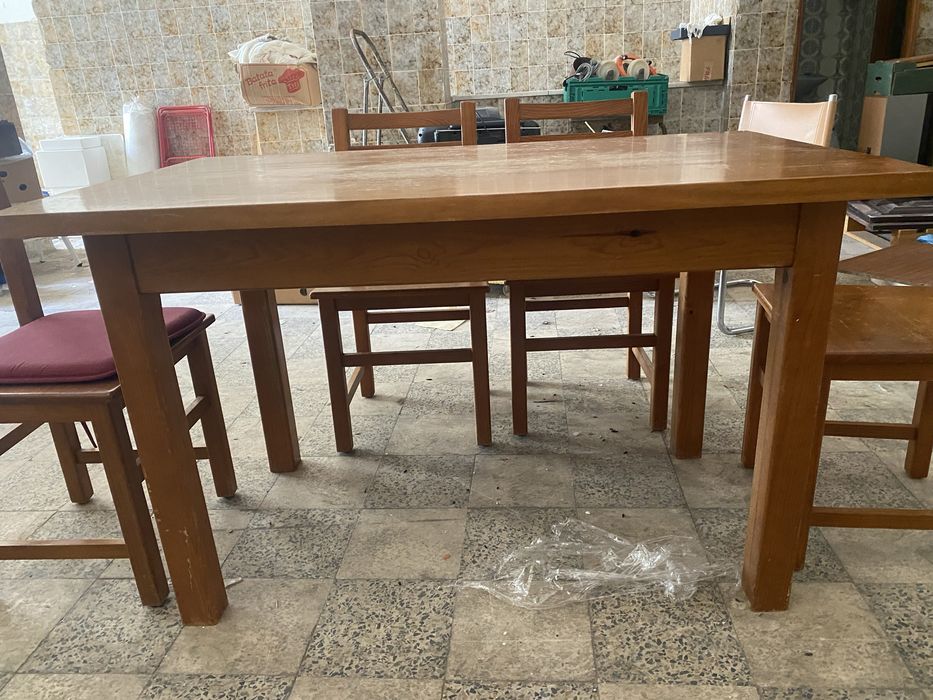 Mesa de rwfeicak clm ) cadeiras