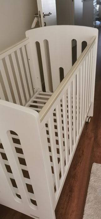 BERÇO Trama com estrela. Com colchão!