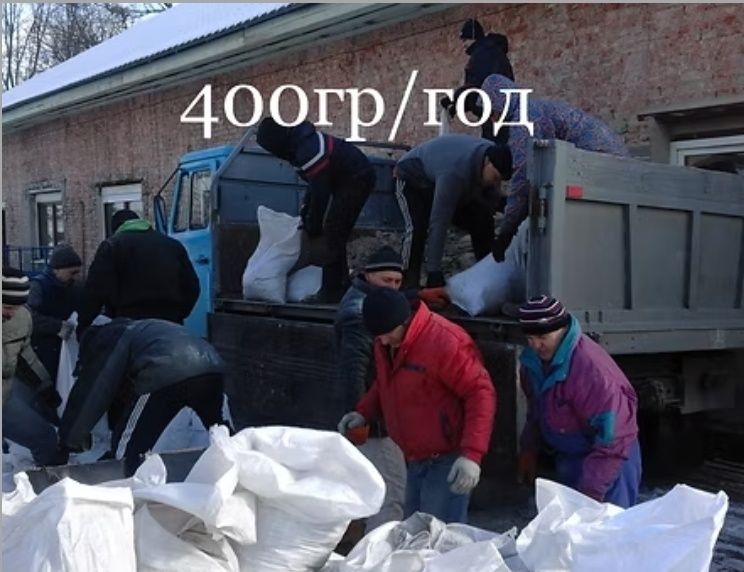 Вывоз мусора в мешках и насипом. Вивіз сміття. Завантажемо.