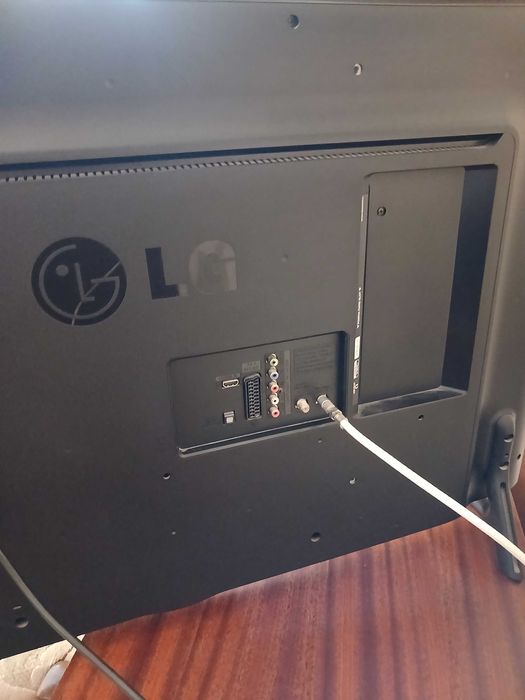 телевизор LG  42 дюйма  на ремонт или запчасти