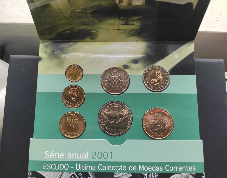 Moedas Escudos em carteira BNC 2001