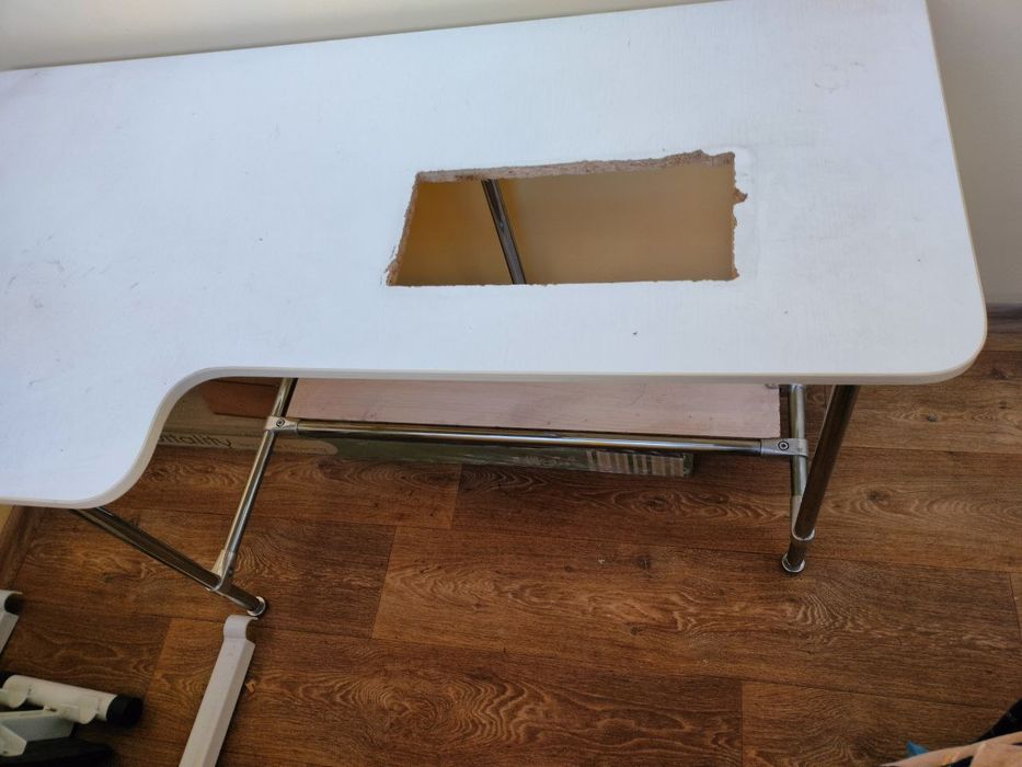 Стіл для швейної машини