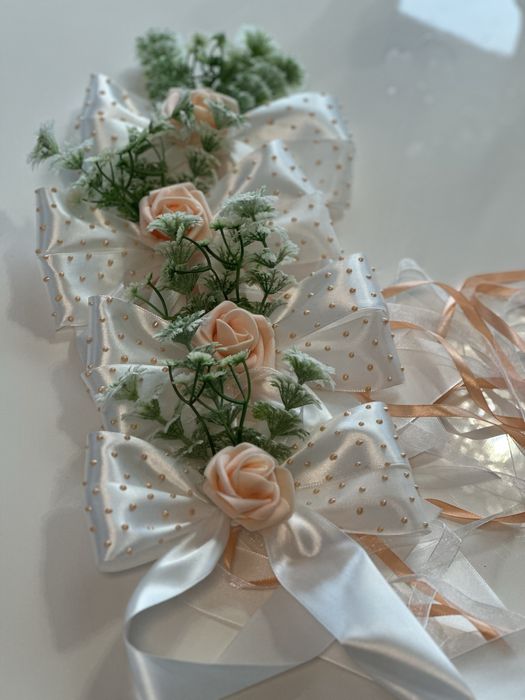 Dekoracje ślubne na auto Samochód Kokardy na klamki 4 szt. Biel