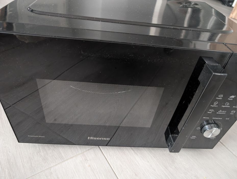 Mikrofala z grillem Hisense