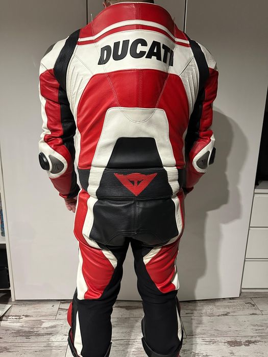 Kombinezon Jednoczęściowy z Garbem rozmiar 52 Ducati dainese corse c4