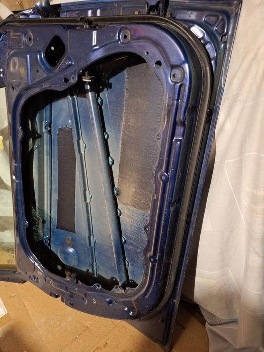 Sprzedam drzwi do Hyundai i30 lewy przód kombi