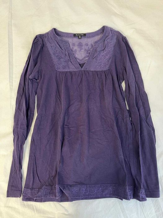 Camisa roxa com detalhes de renda