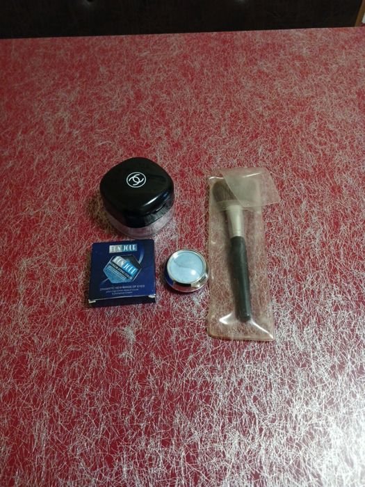 Косметика в наявності