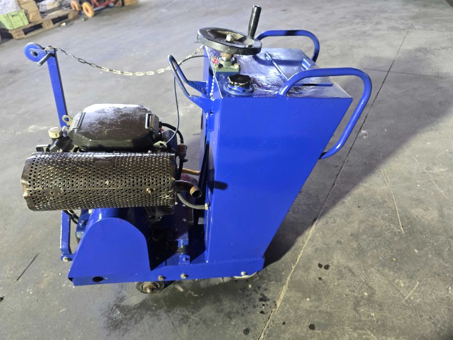 Serra de corte asfalto e betão