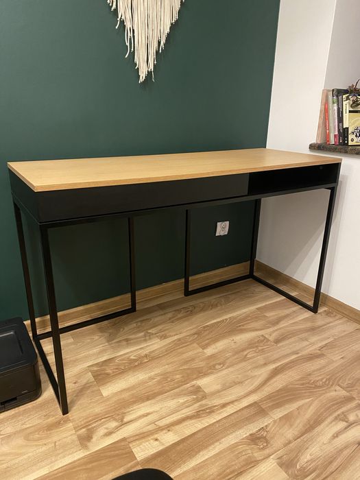 Biurko na metalowych nogach loft