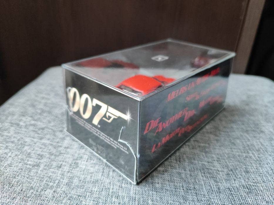 Model samochodu Bonda 007  Ford Thunderbird