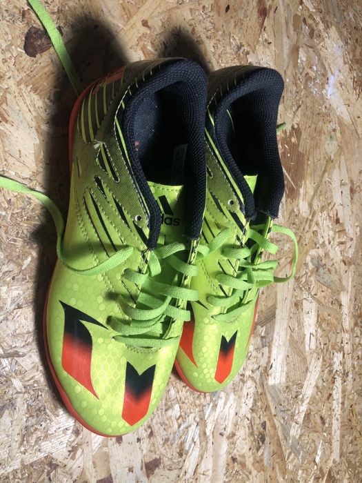 Chuteiras Futsal Adidas criança amarelas