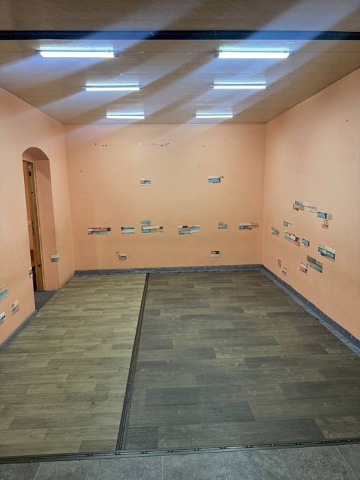 Здам нежитлове приміщення на Тополі 3  60 м.кв з окремим входом. Добре підійде під стомат послуги.