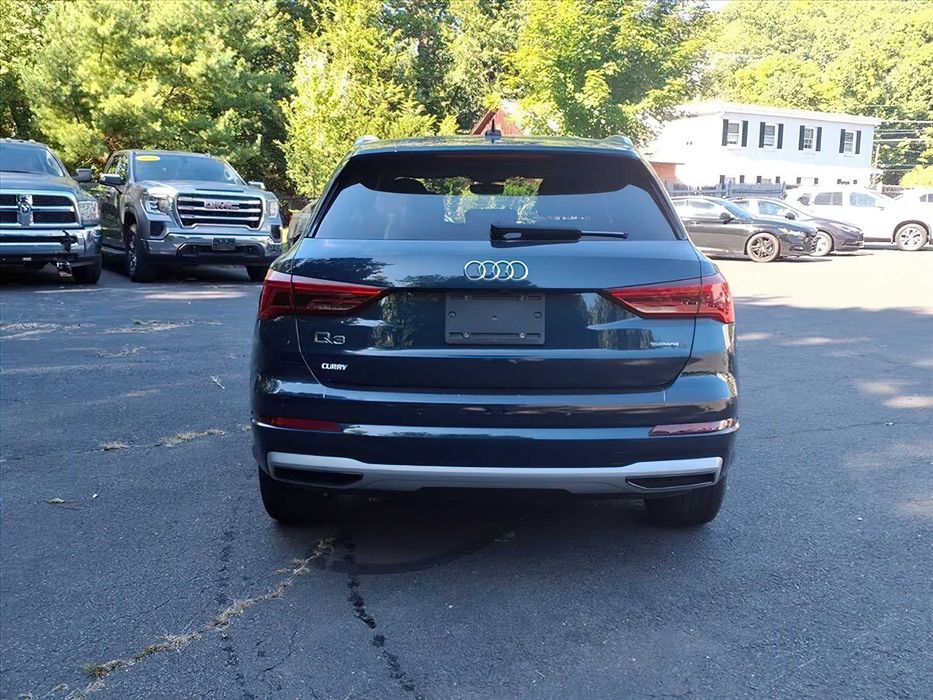Audi Q3      2020