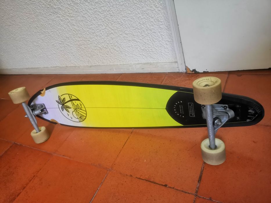 Skateboard novo Santa Cruz Screaming Hand e usado Surf Pintail