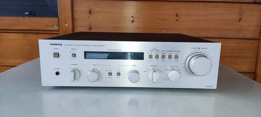 Onkyo A-7070, wzmacniacz