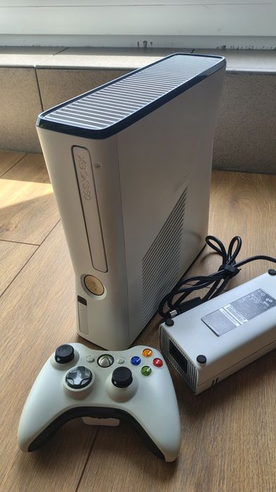 Xbox 360 Slim TRINITY | RGH 3.0 | HDD 500GB | Custom White-Black | Serwis